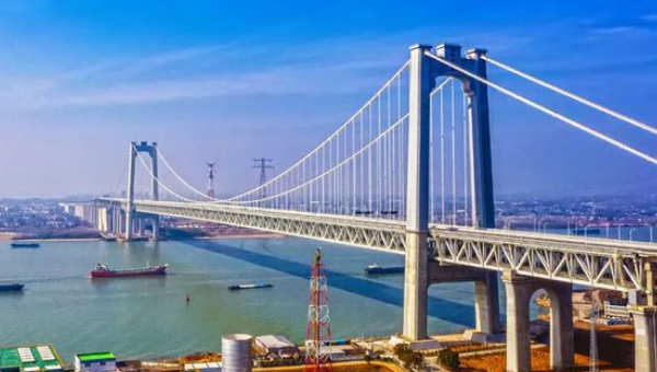 阳光语言矫正说|江苏“超级工程”问世！砸68亿设双八车道，填补世界桥梁三项空白