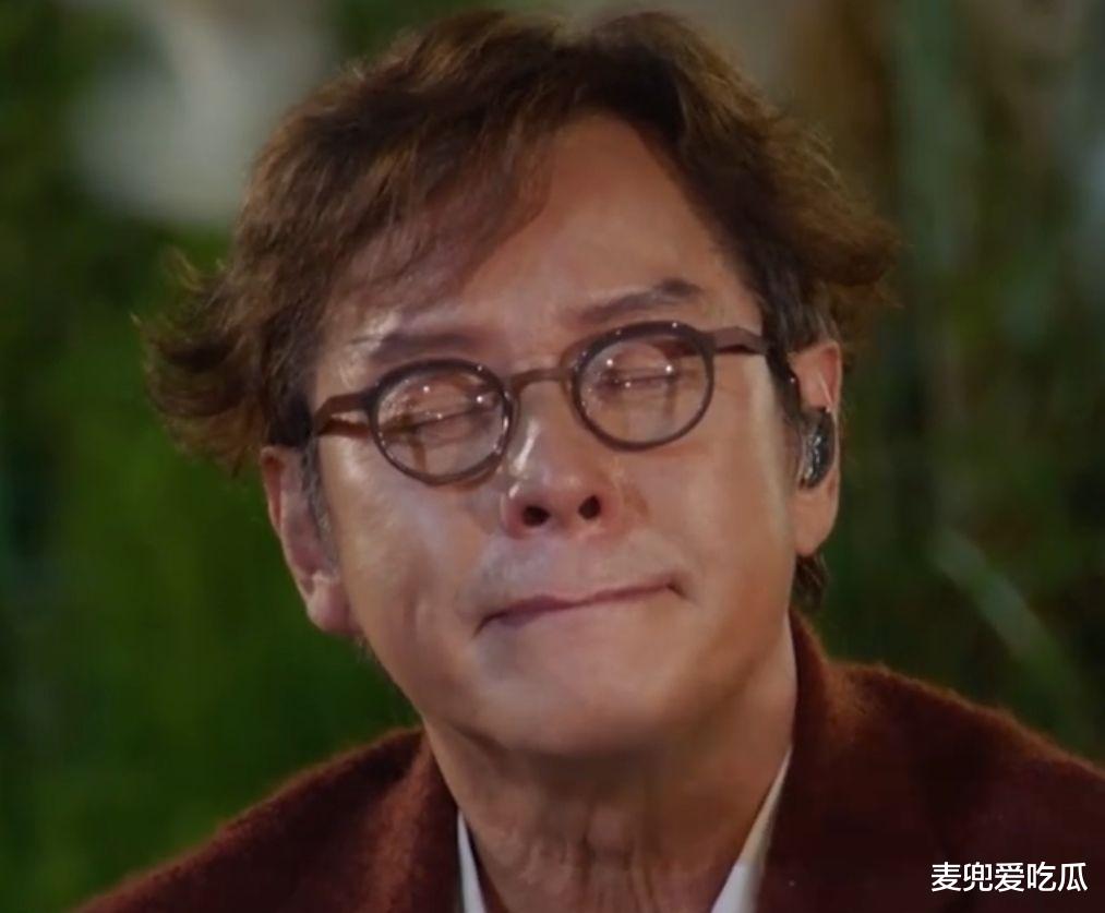 谭咏麟|71岁谭咏麟泪洒音乐会？与李克勤再唱经典歌曲，网友：看哭了