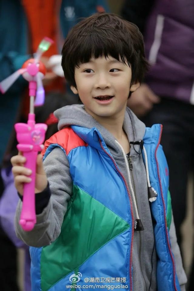 小小志|荣梓杉个子直奔190，14岁石头和郭涛一样高？身高长腿拿捏住了