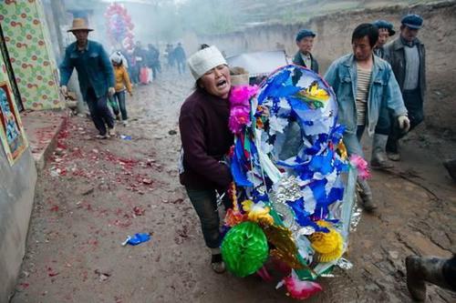 舜网 除了“葬礼”，这4个场合家长也别带孩子去，不是迷信有科学依据