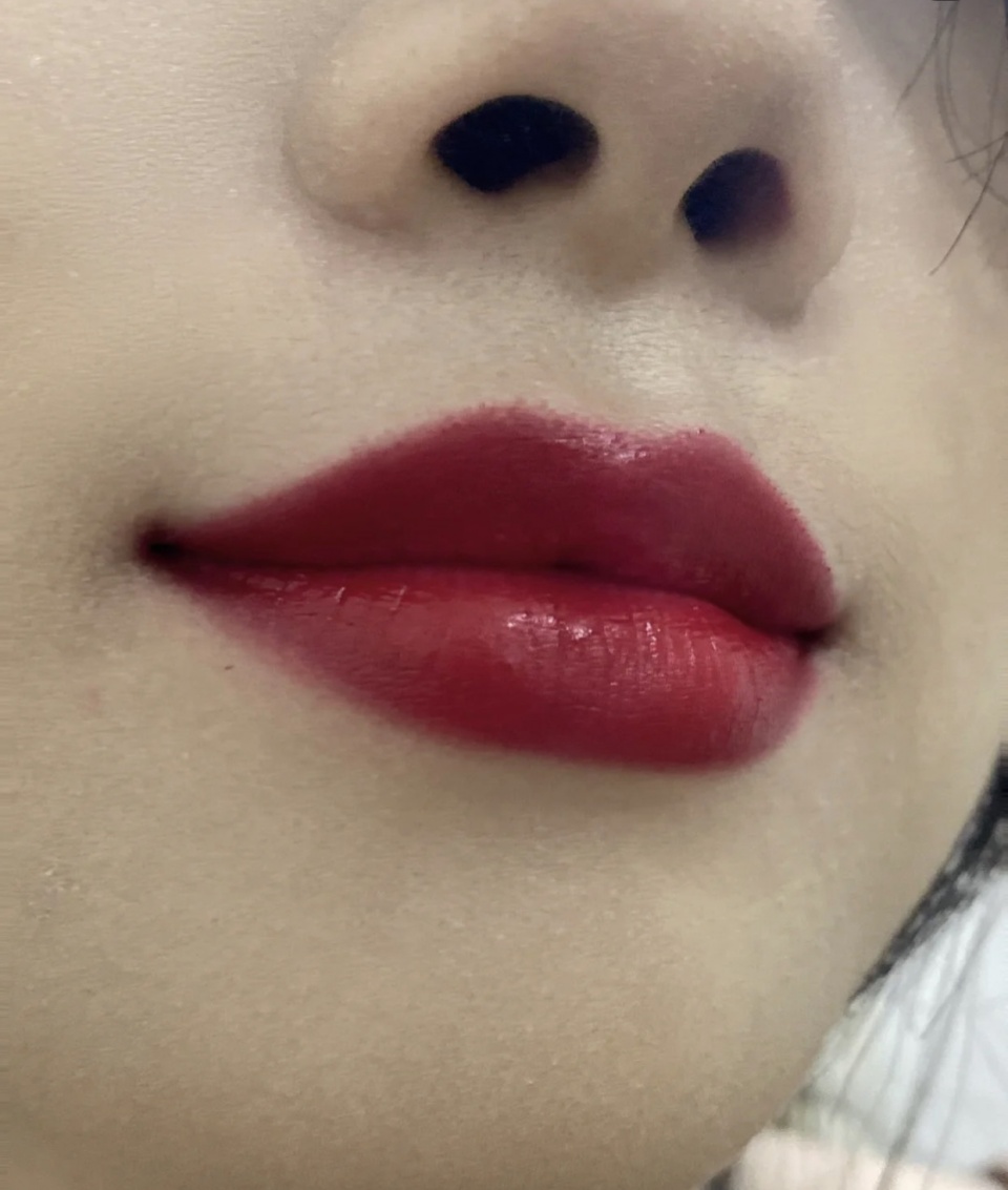 口红|耐人寻味的高级复古口红色，淡妆厚涂低调奢华，显白港风味十足