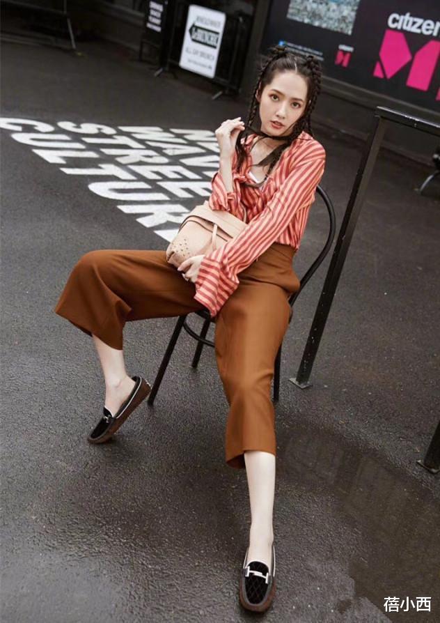 蓓小西|郭碧婷受了什么刺激？穿条纹衬衫配脏辫，风格前卫不像豪门媳妇