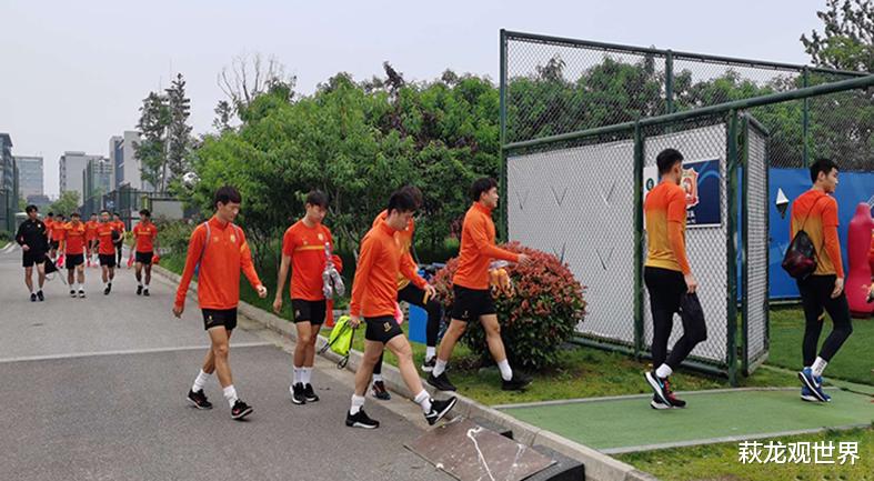 李霄鵬|武漢隊大動作！媒體人：正在談三哥！李霄鵬留任，解約姆比亞+阿金