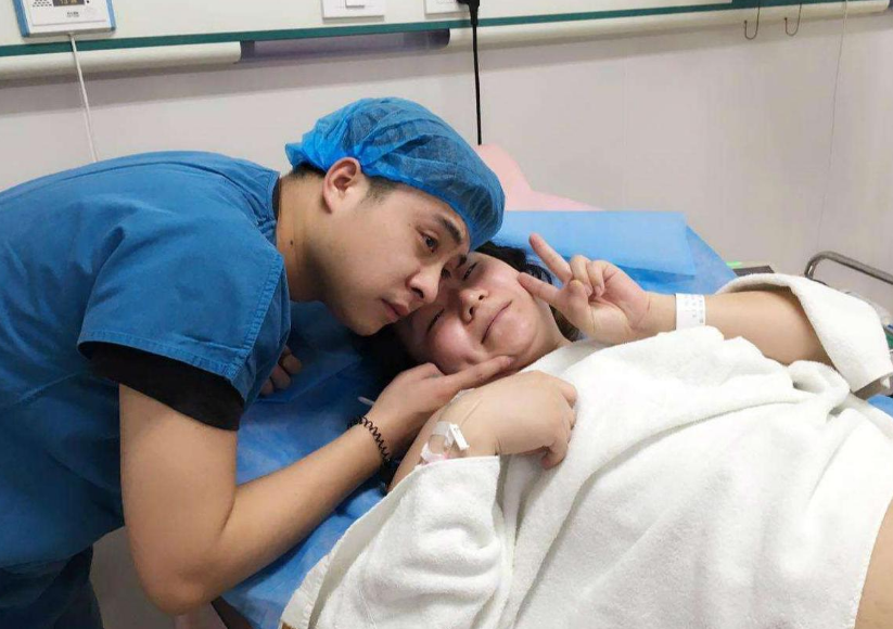 卡戴珊|有种“女人”叫卡戴珊，网上直播生孩子，自己用手往外拽