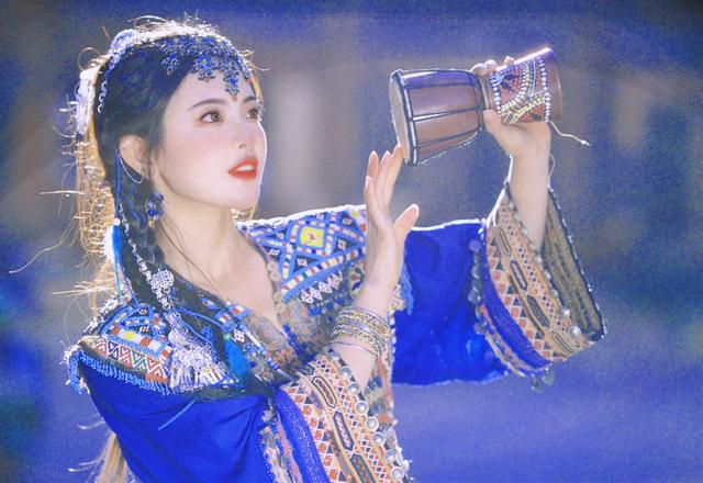 高圆圆|杨超越新造型引热议，大V纷纷夸赞，网友却给出不同的见解