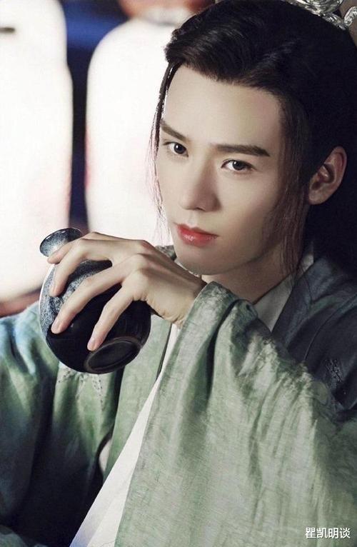 白敬亭|当红男星卸妆后，白敬亭帅气，周震南没啥变化，看到龚俊：我醉了