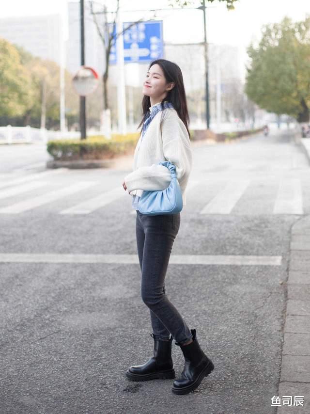 鱼司辰 秋冬的必备“靴子”，这4款让你美出新高度，既保暖又很耐看