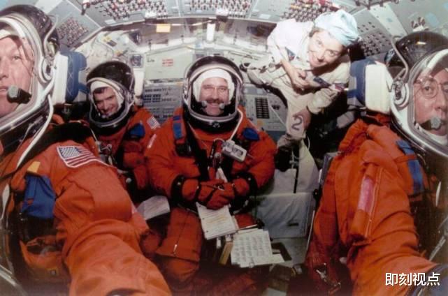 宇航员 同样是返回地球，为什么中国宇航员站不起来？专家：牺牲太大