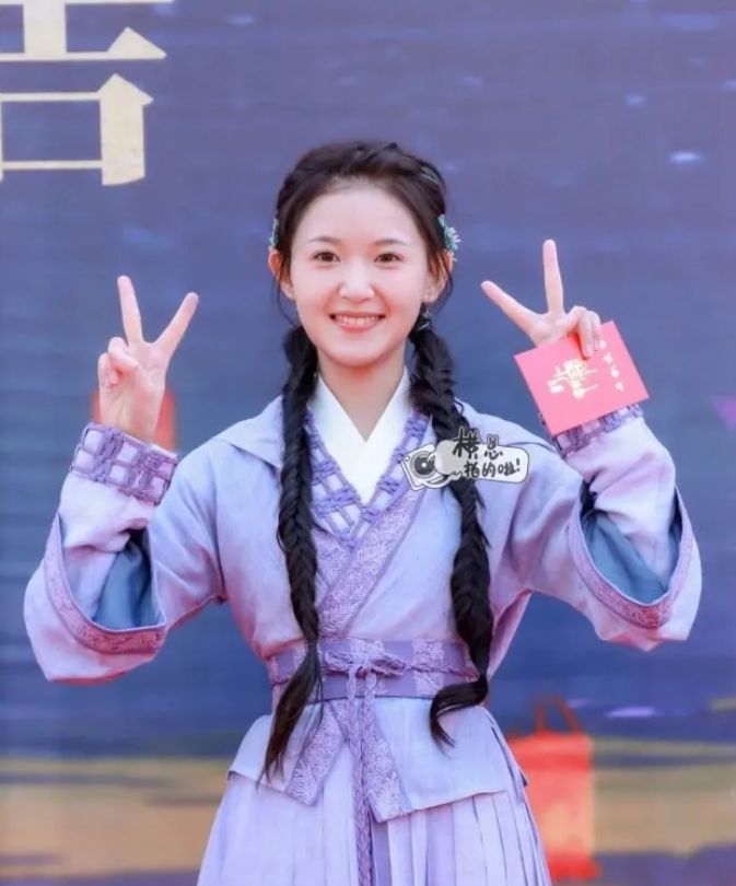 月上朝颜|网剧《月上朝颜》开机，女主颜值引热议，被网友吐槽像路人甲