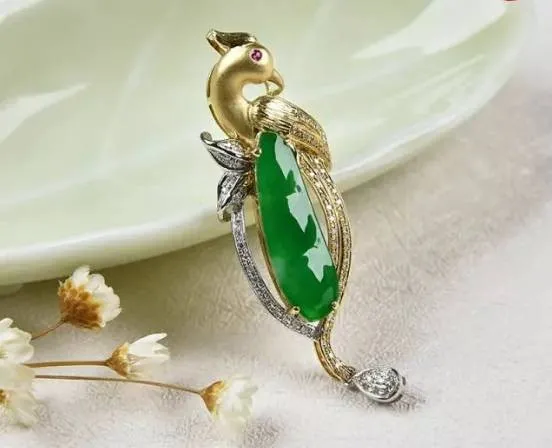 翡翠|一根塑料管能冒充价值百万的飘花手镯，五花八门的骗术