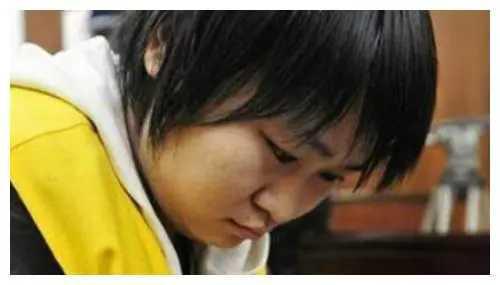 理财 18岁少女相继将父母杀死：我只是帮他们解脱而已