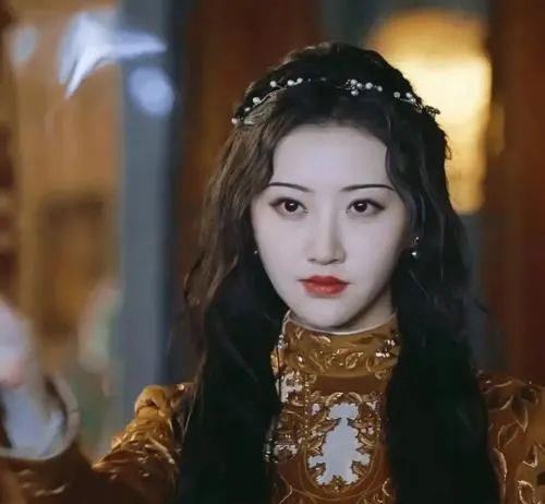 古力娜扎|6位颜值下降的明星，娜扎鼻子看不见鼻孔，古天乐内双变大双眼皮