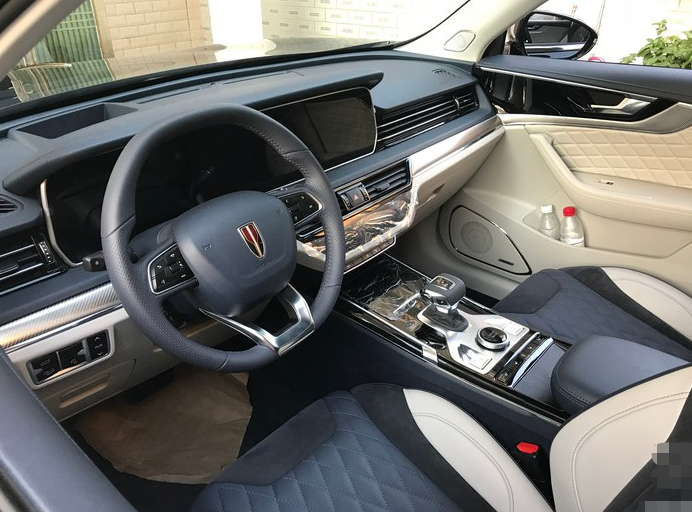 红旗hs5|18.3万没要途观L提了红旗HS5,开了890公里后,车主说出真实感受