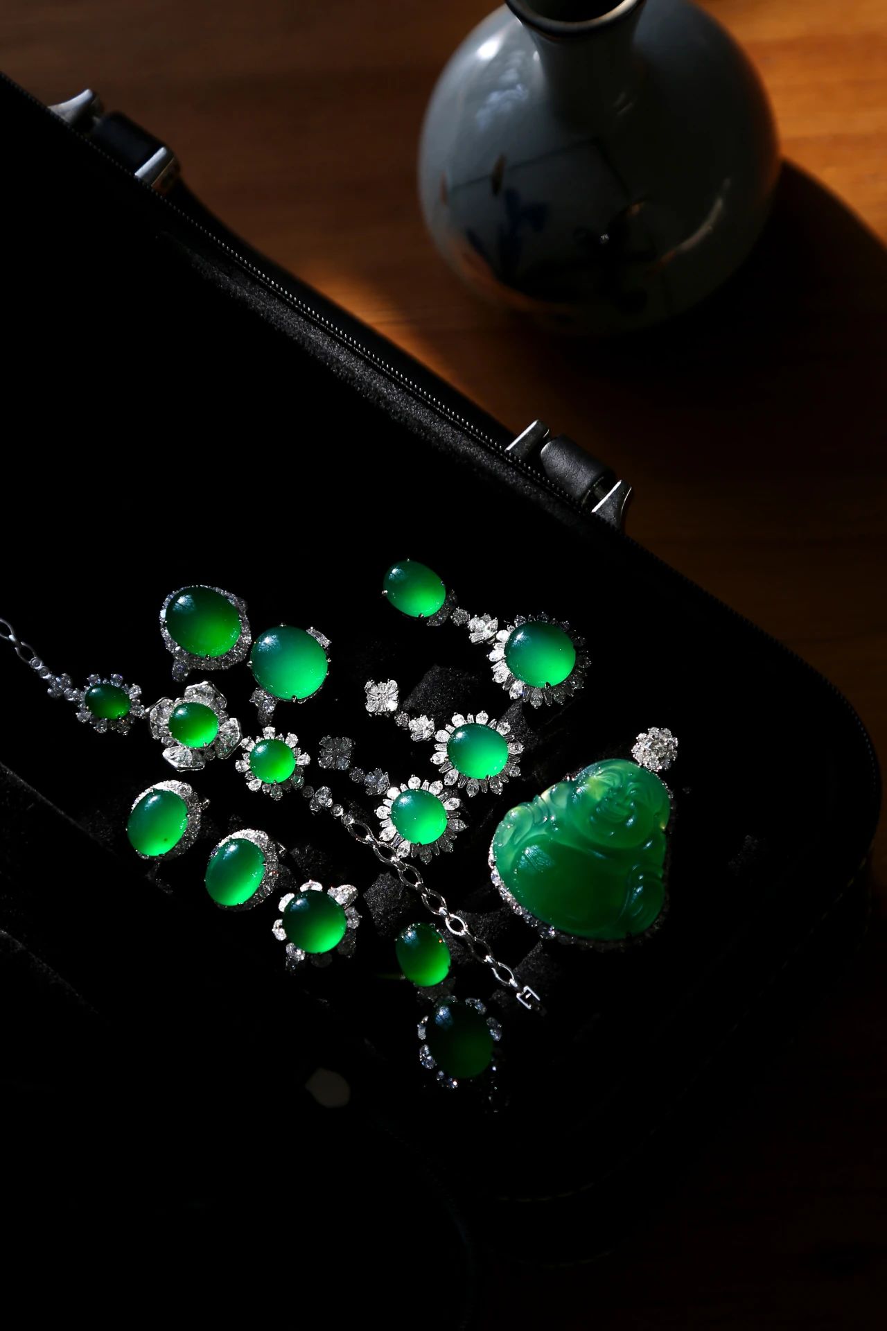 玉雕|翡翠的3大“特性”都不知道！您怎么买翡翠？