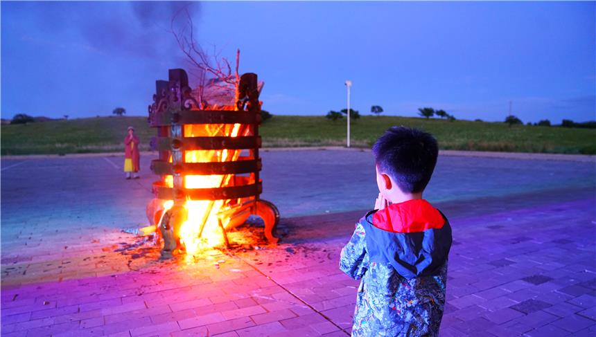 琳妹儿说|夏天避暑目的地首选，内蒙这个草原牧场很凉爽，和梅花鹿羊驼嬉戏