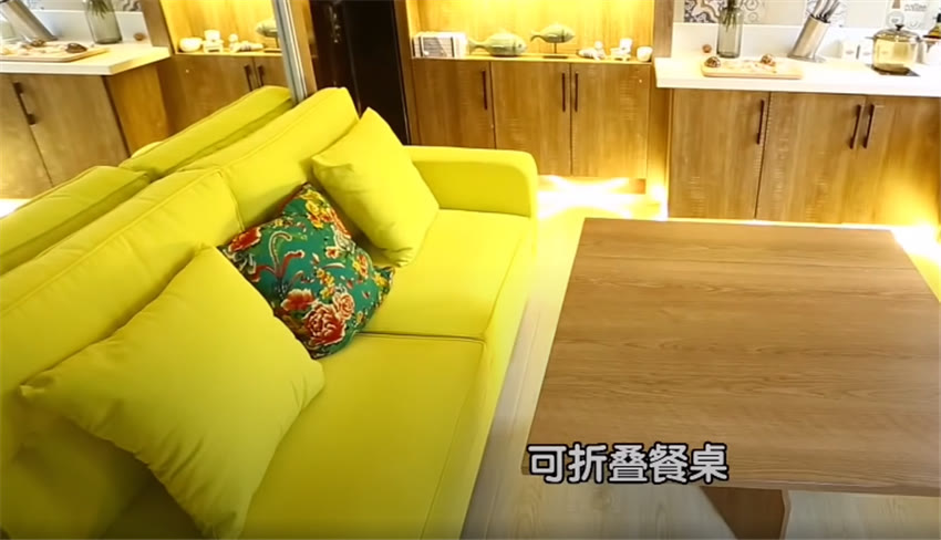 1家3口蜗居16㎡房，睡在柜子里灶台旁是马桶？网友：咋住