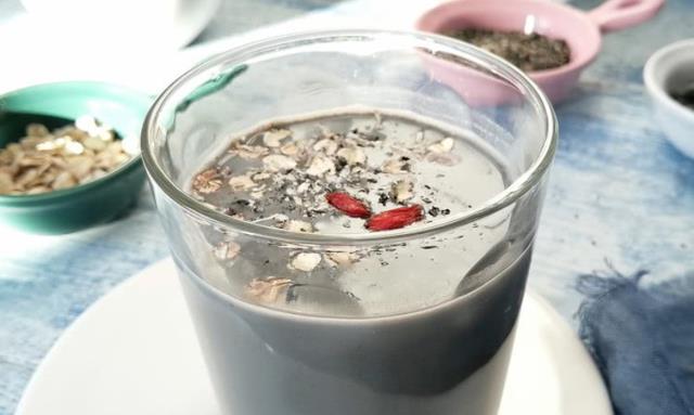 豆浆|这黑色的东西要多吃，蛋白质是鸡蛋的3倍，打成豆浆又香又浓好喝