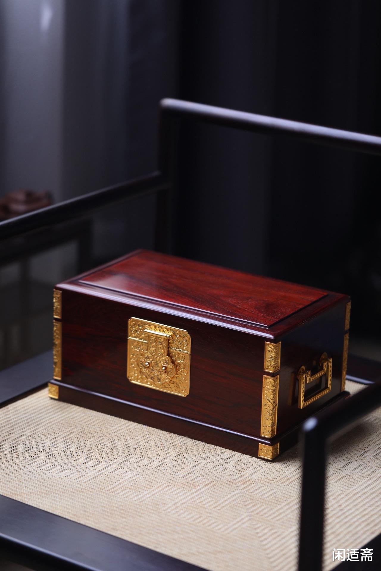 文房|古雅隽永，小叶紫檀全独板满金星，文房箱