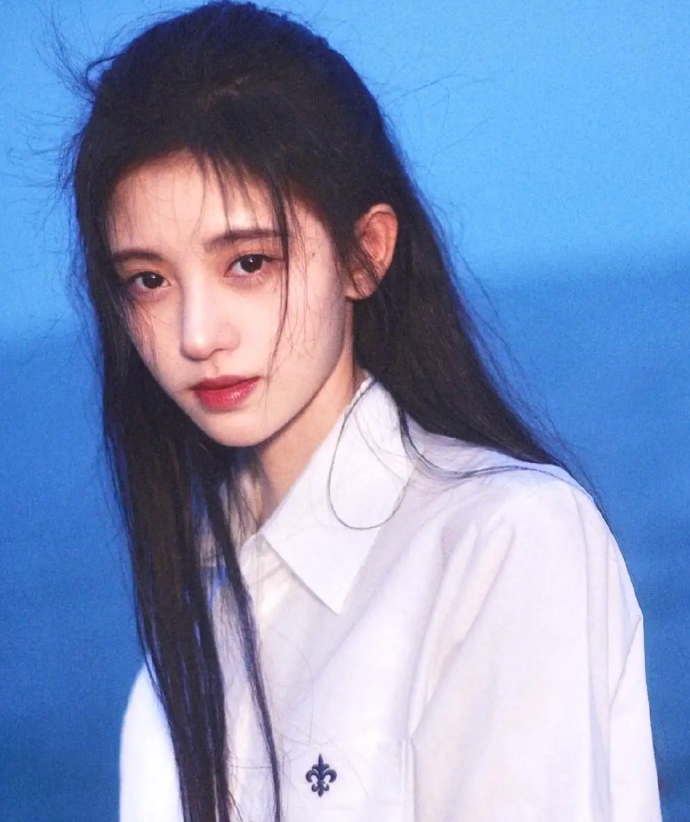 古力娜扎|21位女星出圈“神图”：程潇跳舞不算啥，她抬眸瞬间惊艳了时光