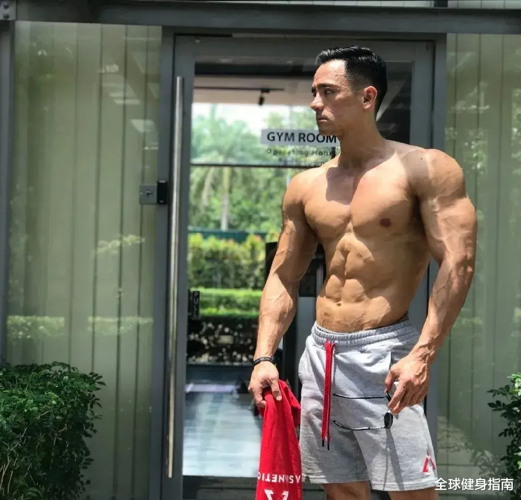 小S|撞脸郭富城！被小S狂摸胸！这么性感的身材，你告诉我是50岁？