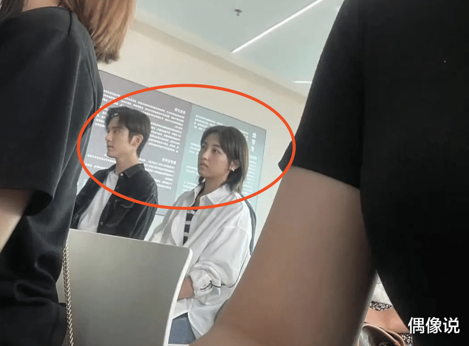 张子枫|张子枫自曝暑假晒黑了！晒近照手和脸肤色差距大，原因曝光太敬业