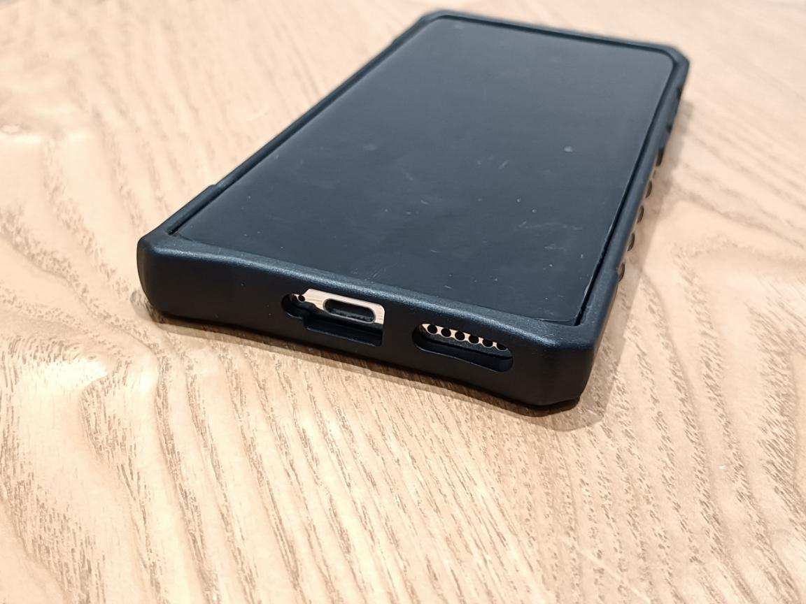 手机想裸奔,又怕碎屏,UAG手机壳你得试试了,给你裸奔的手感