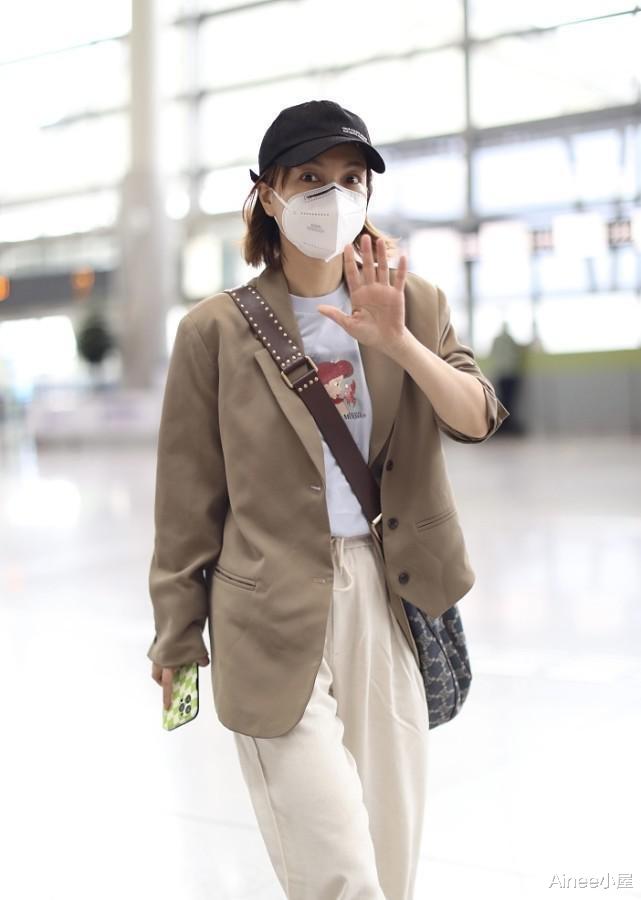 Ainee小屋|吴昕的气质挺淡然的，私服也喜欢穿裸色，西装配抽绳阔腿裤好潇洒