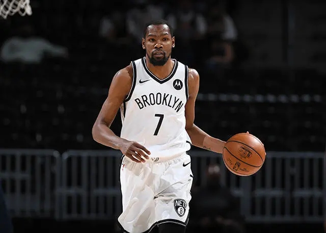 斯蒂芬·库里|官宣！库里双喜临门，篮网再获利好，NBA一日3签，詹姆斯战斧暴扣