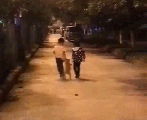 歪骆驼|“学校老师给小朋友留的暑假作业之一，题目是《画爸爸的车》”