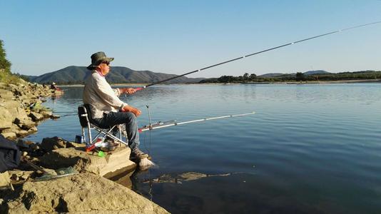 钓鱼|鲫鱼小于10厘米,渔获超过10条就必须放流,野钓应该怎么办