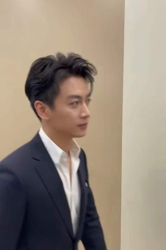 琳妹儿说|陈晓现身三亚被偶遇，身侧不见陈妍希陪伴，刚发文庆结婚5周年