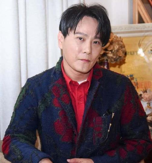 快乐大本营|张信哲也翻车？疑代言海外网赌平台，东方卫视跨年晚会惨遭抵制