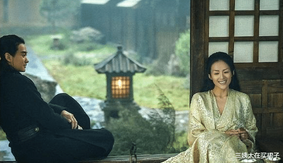 三姨太在买裙子|想要成功的女人，都需要从王儇身上，学习这4个特质