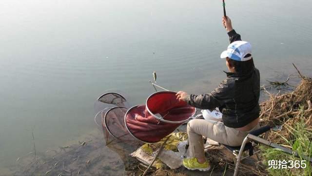 广东省|广东一江边现职业钓鱼人,鱼类齐全渔获多,有人一天能挣四五百元
