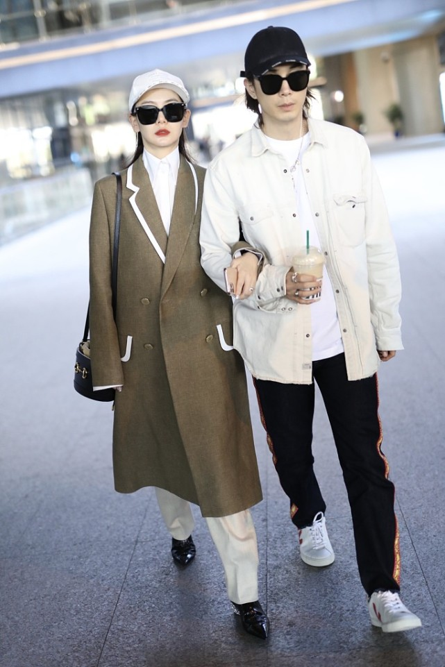 BiuFashion|戚薇李承铉结婚快7年，恩爱程度依旧不减，穿着打扮俏皮有爱