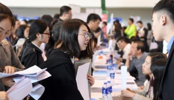 大学|三本和专科之间的“鸿沟”,就业差距十分明显,两者应当如何抉择