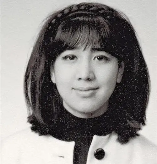 何超英|从赌王最美千金到疯癫：她是如何被毁掉的