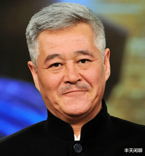 赵本山|赵本山儿子赵一楠抱怨   自己在本山传媒月薪7500！  迟到早退还有扣工资！