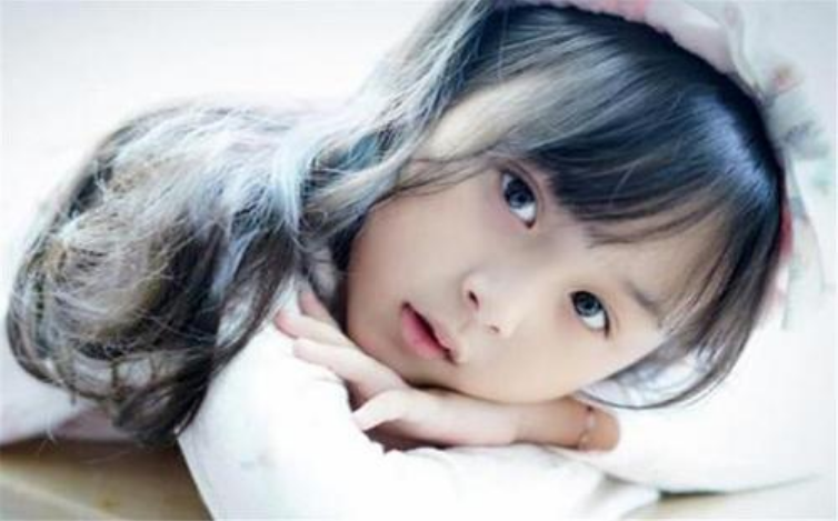 整容|她2岁出道年入百万，因颜值太高“被禁止整容”，如今11岁变这样