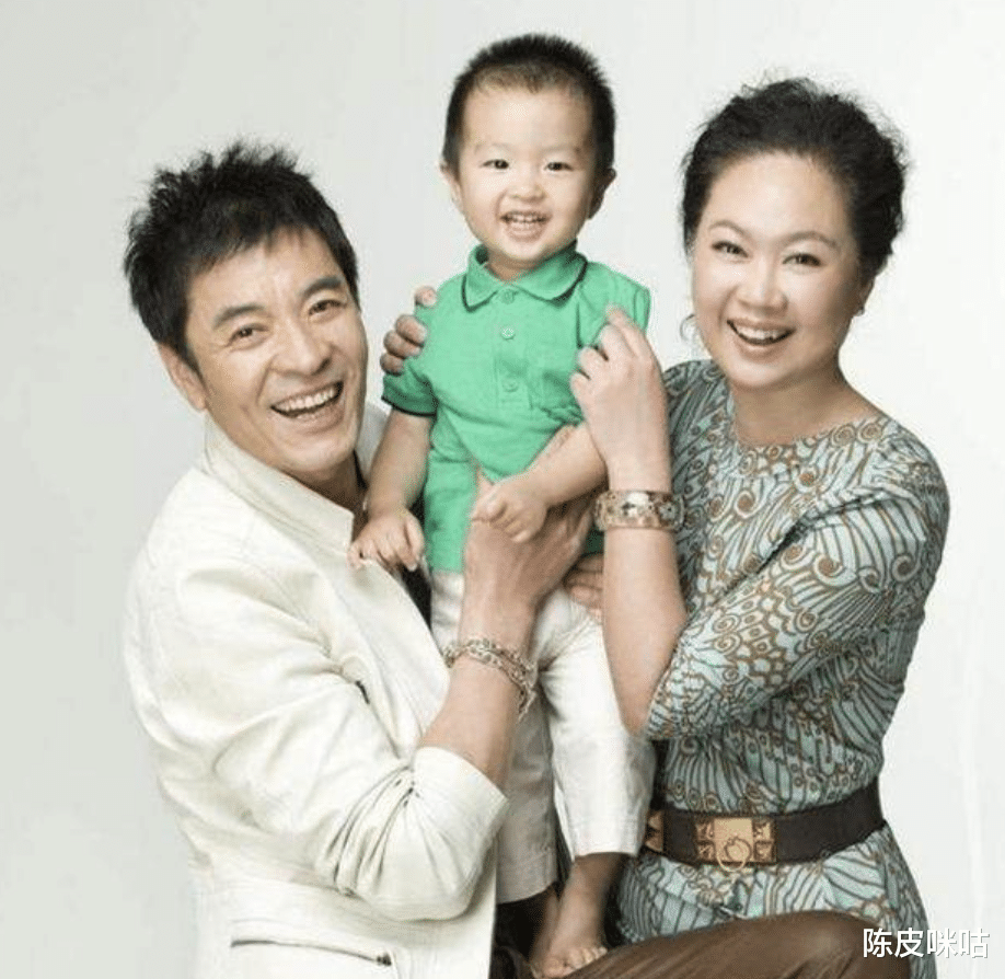 陈皮咪咕 盘点老来得子的男明星，有人豪掷5亿宠女，有人为了养家不敢退休