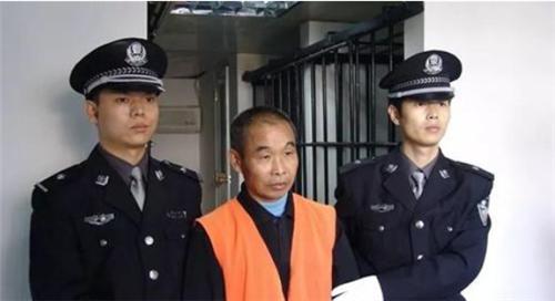 2006年陕西灭庙案:因先祖墓碑被当踏板,他持刀血洗道观砍杀10人