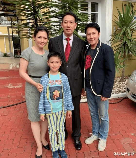 蔡国庆|55岁蔡国庆近照，隐瞒了10年的富豪妻子，原来是我们熟悉的她