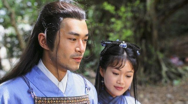 刘亦菲|《圆月弯刀》丁鹏爱上了青青,但黄花树下的秦可情始终是他的执念