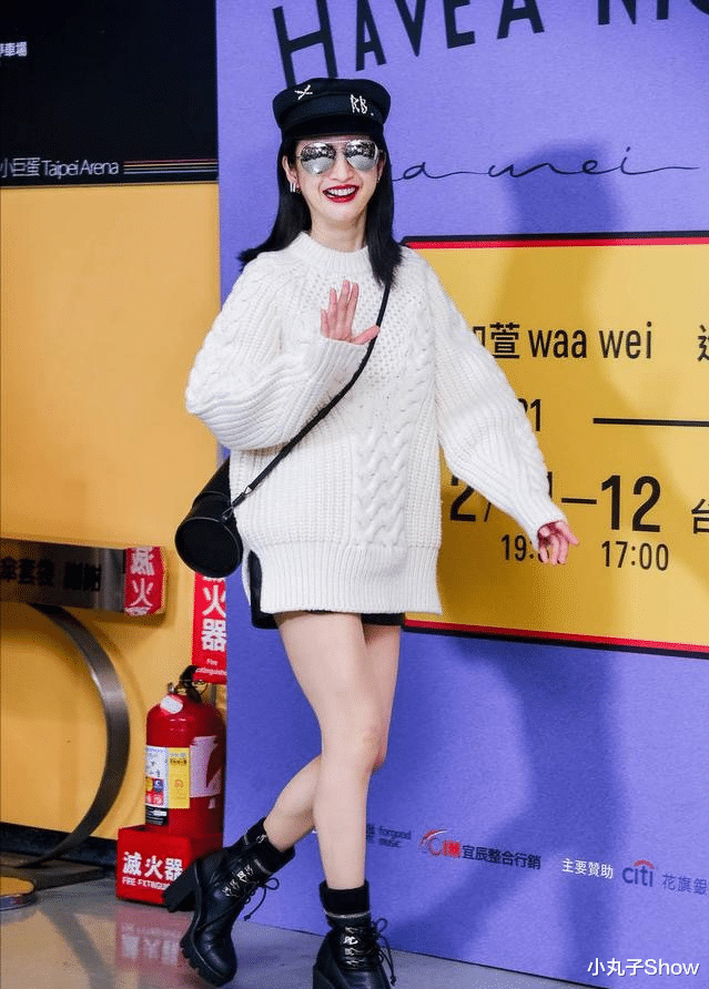 林依晨|林依晨产后现身好友演唱会，大冬天穿短裤，自曝喂养母乳保持身材