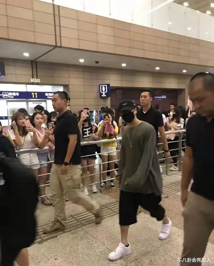 罗云熙|看着高，实际矮！8位男星身高迷惑，合照踮脚就输了