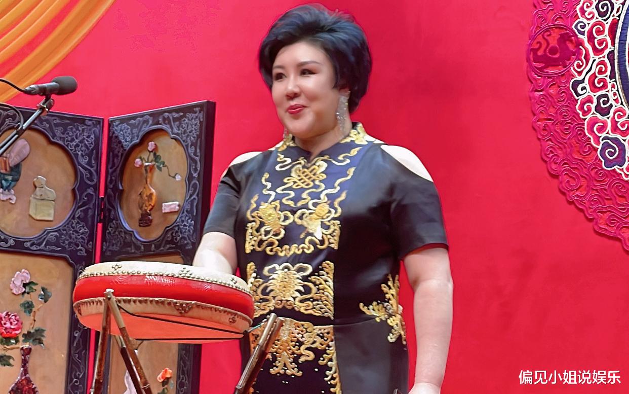 德云社|郭德纲报幕，张云雷准备乐器，德云社董事长王惠王者归来重返舞台