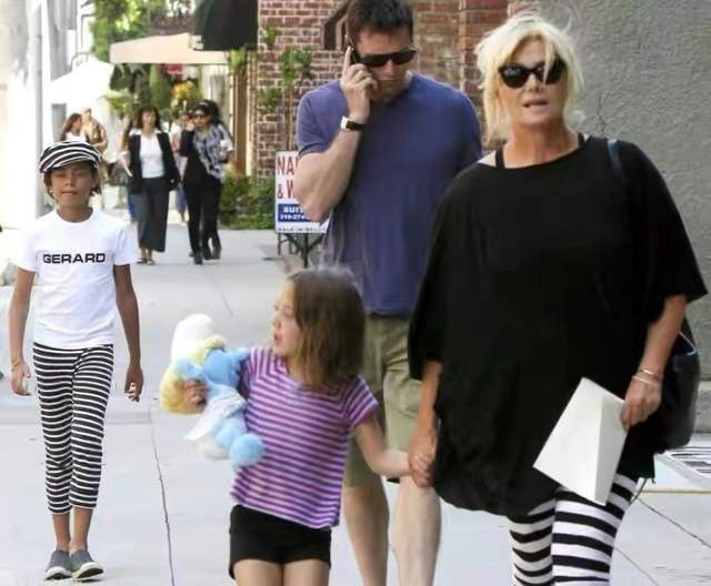 狄波拉|狼叔和大13岁妻子再撒狗粮，太甜！网友：这才是爱情该有的模样