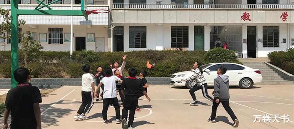 穿衣搭配|农村毕业的大学生,找工作难还不愿回县城?