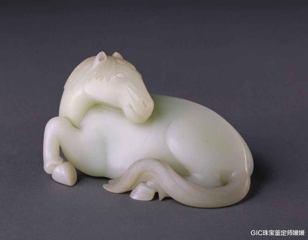 |这件衣服可不一般，耗时十年由金丝名玉制成，是罕见的国之瑰宝！