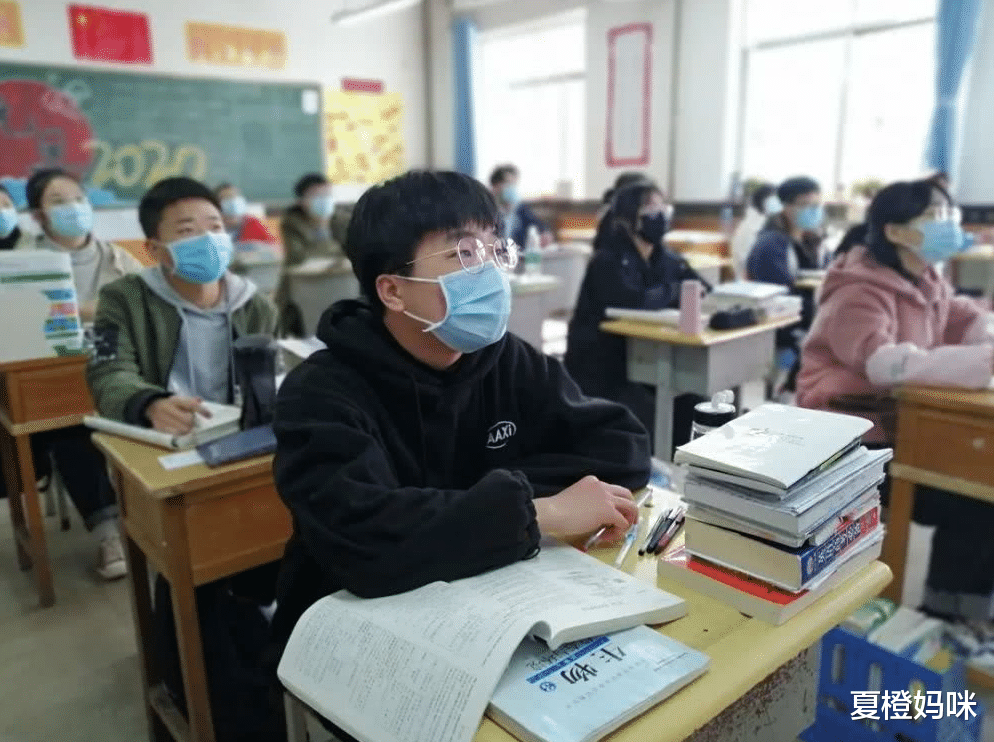 夏橙妈咪|海南学生高考900分,通过“强基计划”被清华录取,将来想研究芯片